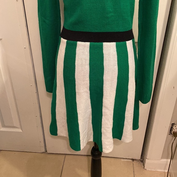 Christmas dress size small green/white with a hat - Picture 8 of 12
